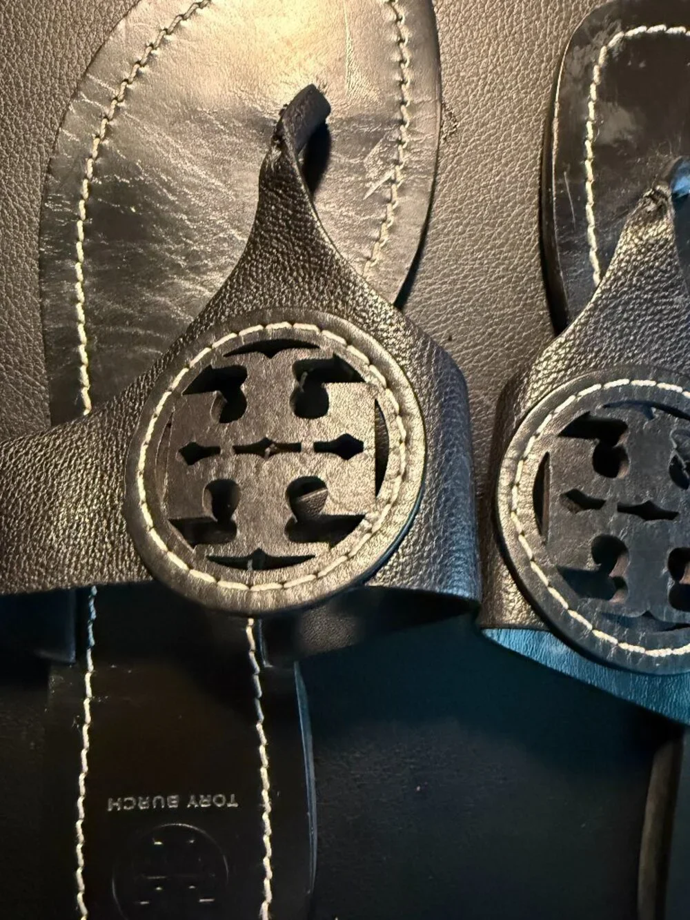 Tory Burch Louisa Leather Thong Sandal in Blackj, SZ 7.5 - Picture 2 of 5